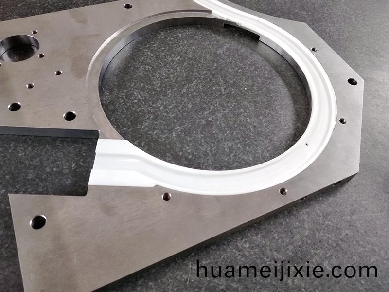 得(de)人精工爲電子行業提供吸嘴(zui)、颳刀、測試平檯、分選盤等