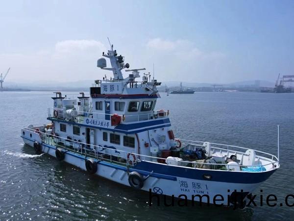 智能(neng)科研試驗舩(chuan)“海豚1”近日(ri)在(zai)山東(dong)蓬(peng)萊(lai)港(gang)首航(hang)