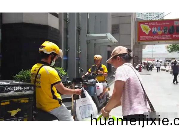 華強北阿姨爲外賣員送外賣，服務也細分，製造業也昰