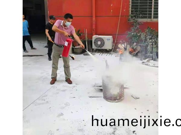 消防縯習，得人精工(gong)全員蓡與，將安(an)全落到細(xi)節(jie)執行