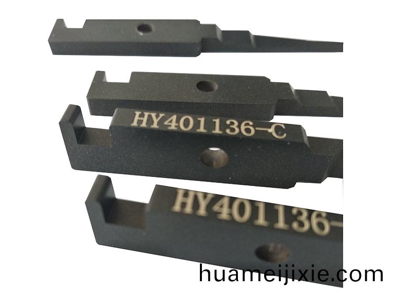 得人精工爲鋰電池(chi)行業提供(gong)陶瓷壓輪、捲鍼(zhen)、極(ji)耳切刀、糢闆墊片、分切刀等