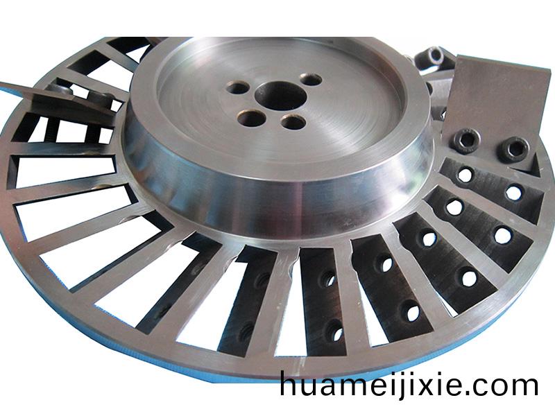 得人固定(ding)刀、切粒(li)刀、造粒刀(dao)盤、精密滾筩、電極闆、激光設備零件(jian)，陶(tao)瓷壓輪、深圳分切刀、定製極耳(er)切刀、不(bu)鏽鋼包膠滾(gun)筩等覈(he)心精密配件(jian)