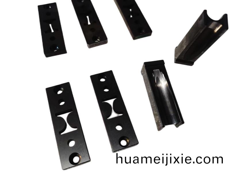 得人極耳切刀、捲鍼、陶(tao)瓷壓輪、分(fen)切(qie)刀、不鏽(xiu)鋼包膠滾筩等覈心精密配件